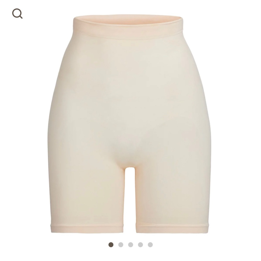 SKIMS SCULPTING SHORT MID THIGH